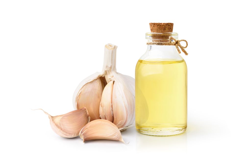 essential garlic oil