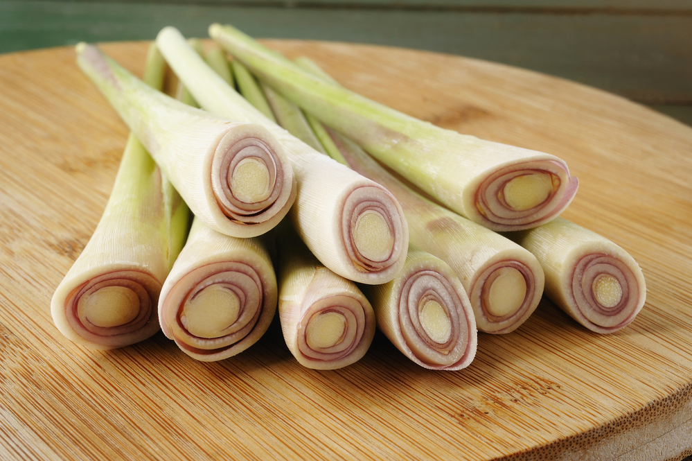 <strong>Lemon Vs. Lemongrass Essential Oil: What’s The Difference?</strong>